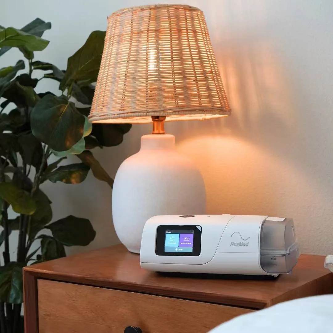 床头睡眠场景与呼吸机